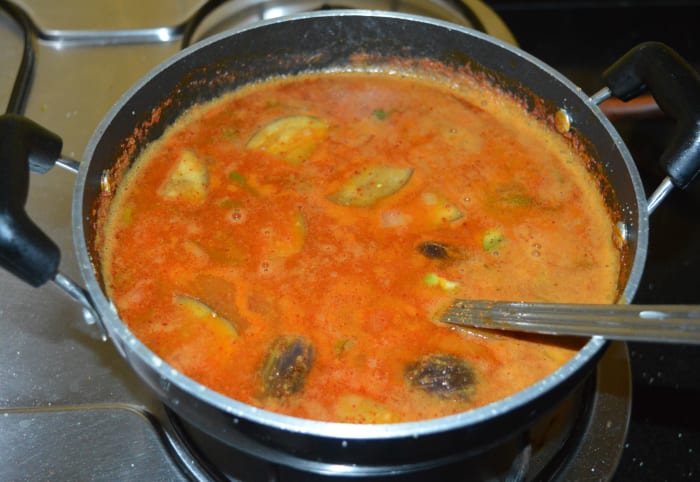 Reduce the heat to a minimum. Cover the pan and simmer it for 3-4 minutes. Stir occasionally to prevent the formation of lumps. By this time, the semolina cooks well.