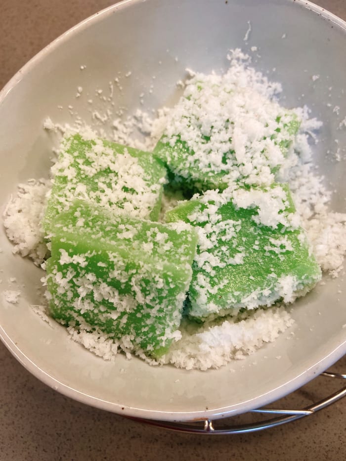 How to Make Steamed Pandan Cake (Kuih Kaswi) - Delishably 