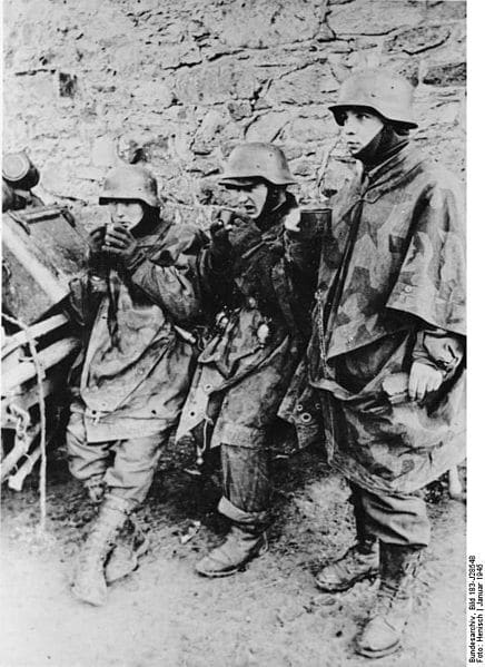 WW2: taistelu pullistuma, nuoret saksalaiset sotilaat