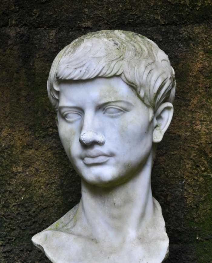 Bust of the Roman historian and poet Virgil.