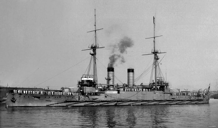 WW1: Japanese Pre-Dreadnought Battleship Kashima, 16,000 tons, 4 X 12" guns, 4 X 10" guns.
