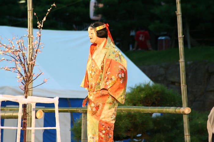 A Noh actor, playing the role of a young woman wearing uchikake. Noh costumes are all made on the pattern of Muromachi-era clothing.