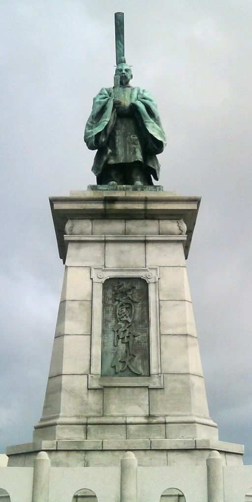Statue of Emperor Kameyama (reigned 1259 - 1274)