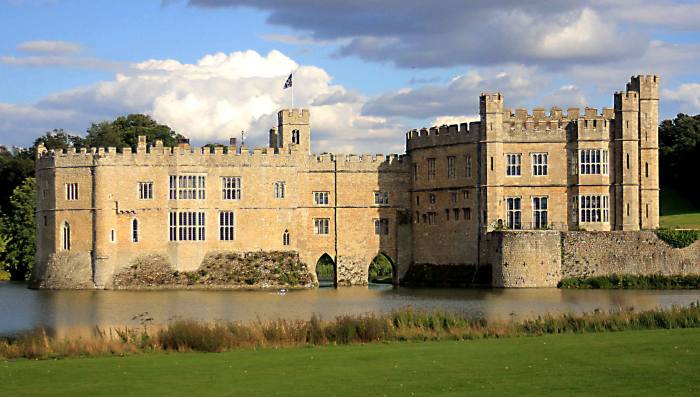 Leeds Castle photographed from the western side of the surrounding lake. On the left is the 13th century 'Gloriette'. On the right is the more recent 'New Castle'