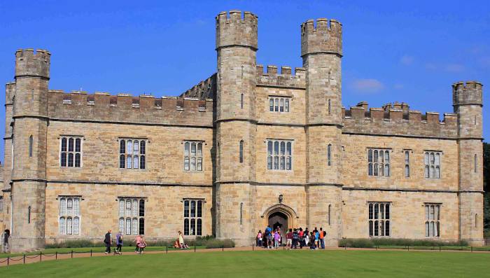 The 19th century 'New Castle' through which visitors exit after touring the rooms