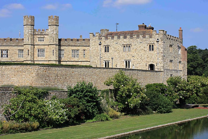The southern aspect of Leeds showing the New Castle, the Maiden's Tower, and the wall and moat