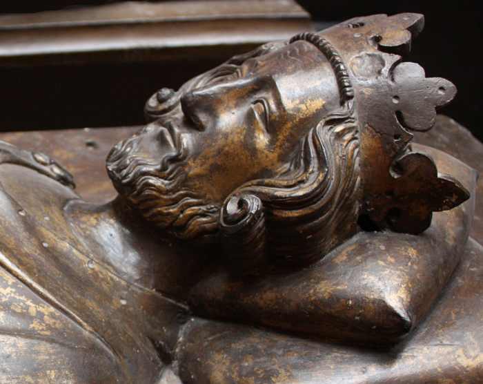 Effigy of King Henry III in Westminster Abbey c. 1272. The king was at the very pinnacle of the social order under the feudal system. He relied on barons to rule his lands on his behalf, however, with the barons swearing allegiance to him in return.
