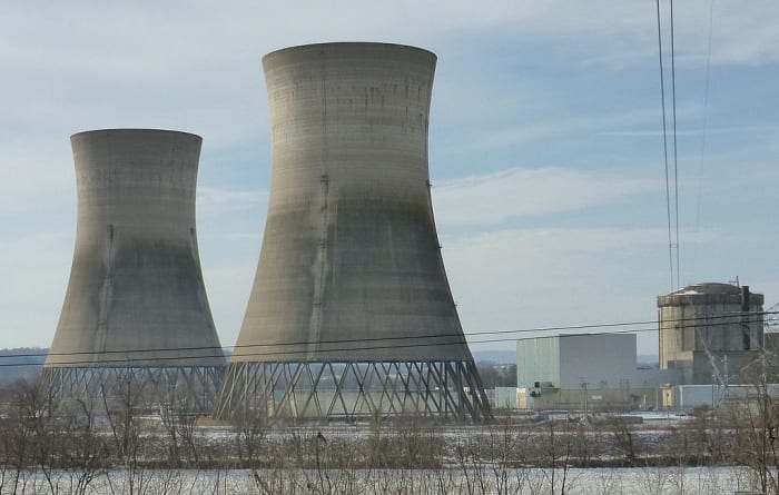 The unit 2 of Three Mile Island Nuclear Generating Station closed since the accident in 1979. The cooling towers on the left. The spent fuel pool and containment building of the reactor on the right.