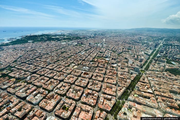 When your city has a design like this, there has to have been some quite fascinating urban development and thus modernity projects going on.