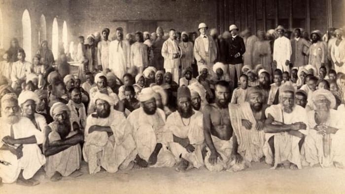 Quarantined people in Karachi during the 3rd plague...(Credit: Wellcome Library, London/Creative Commons CC BY 4.0)