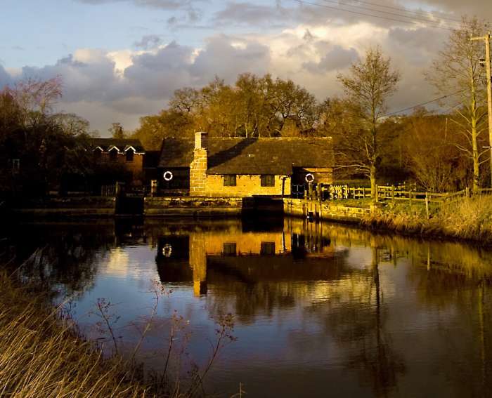 A classical grain mill was powered by water flow. This was true for the seventeenth century one in this photo and for the one by the Mill House in Great Shelford.