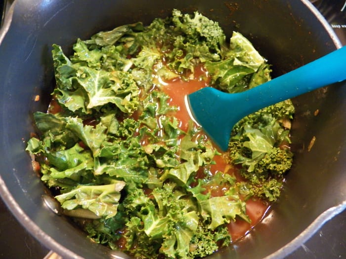 Is it true that there are "superfoods" like Kale that everyone ought to eat regularly to be healthy?