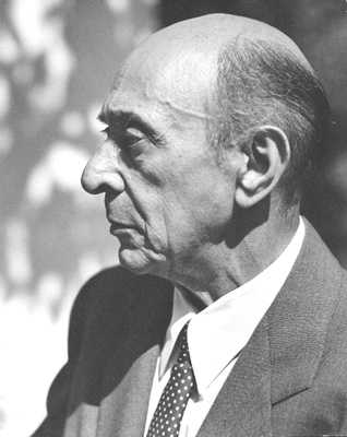 Photo of the Austrian classical composer, Arnold Schoenberg, taken in Los Angeles, 1948. Retallack believed that discordant modern classical movement was bad for the growth of plants. The soothing sounds of earlier music was better, she thought.
