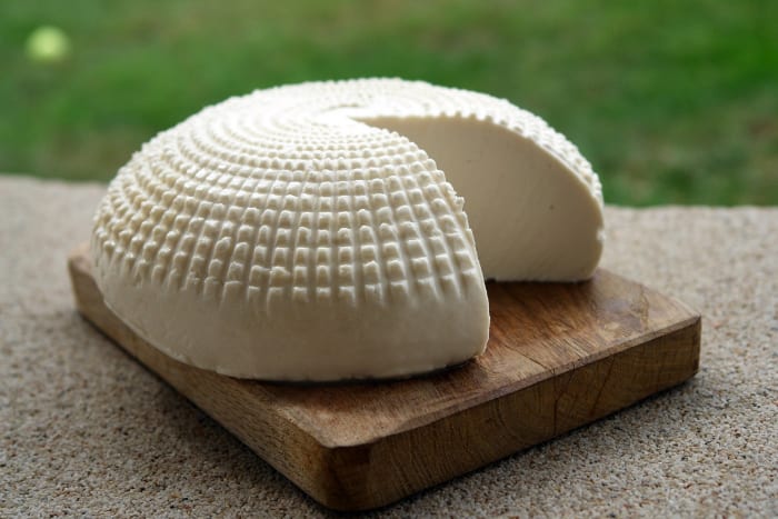 This article will summarize the words used for different types of dairy products in Polish language.