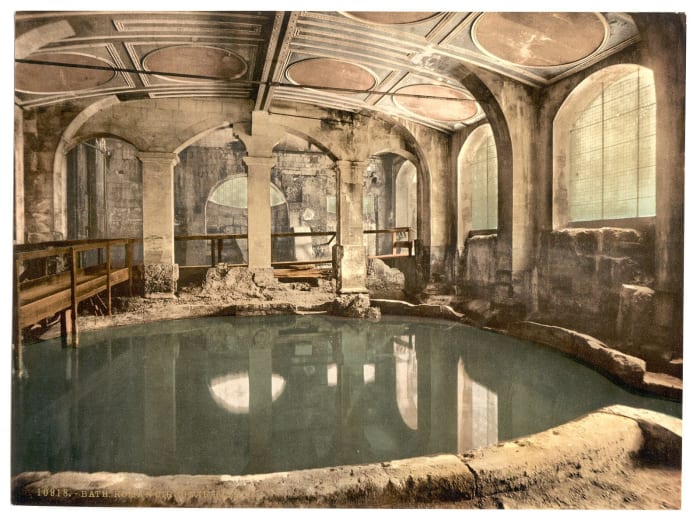 A photo of the Circular Bath at the Roman Bath complex that was created between 1890 and 1900 and colourized to create a photochrom