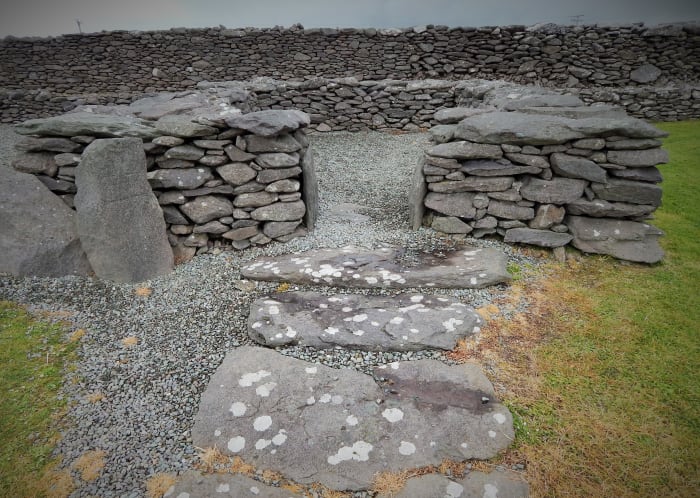 Remains of a clochán ("beehive" hut) with decorated stone pillar to left of entrance, Riasc