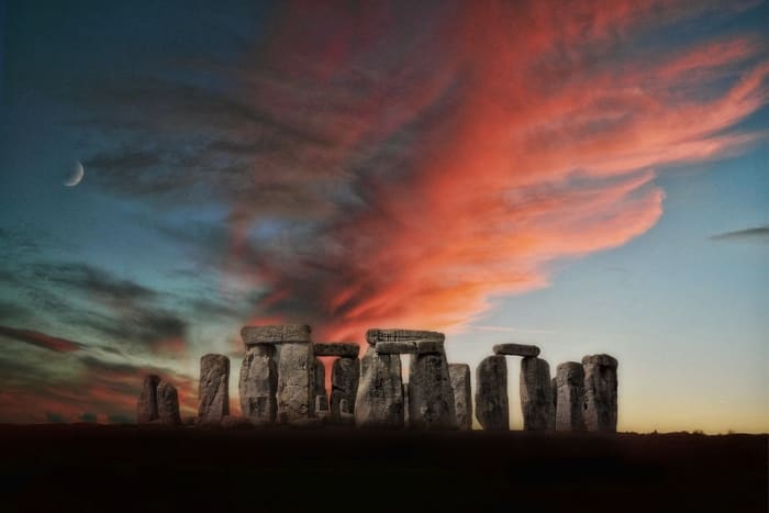 Although it is agreed that Stonehenge is thousands of years old, archaeologists don't fully. agree on its age. It is thought to have been built between 2000 and 3000 BC. Part of the problem is that the site evolved over time.
