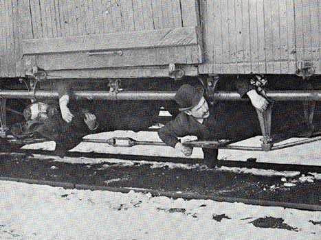 Hobos traveled great distances only inches from danger