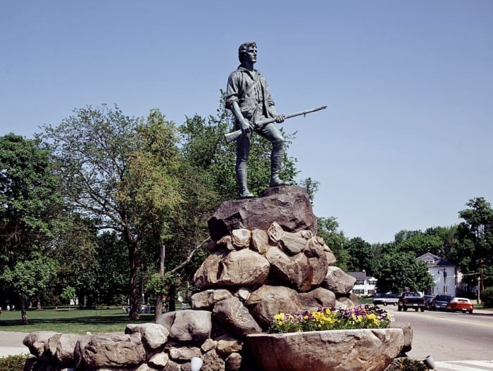 Minuteman statue, Lexington, Massachusetts. Minutemen were militia fighters who were ready to be called into action at a minute's notice during the American Revolutionary War.