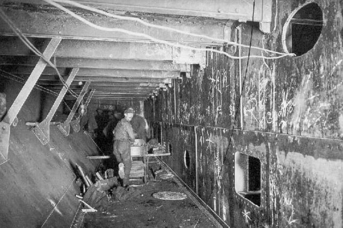 This photo of Olympic undergoing her 1913 refit shows the construction of her inner skin double hull. The result is a watertight puncture zone.