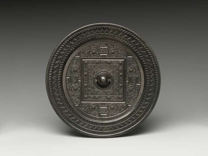 Mirror with Game Board Design, Han dynasty (206 BC - 220 AD), China. Held by the Metropolitan Museum of Art, 17.118.42, and currently on view in Gallery 207