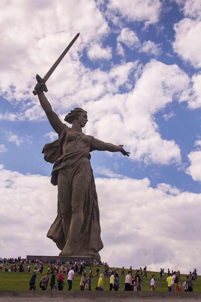 The Motherland Calls at Volgograd, a statue only to be rivaled in the scope of its daydreaming by Mel's as yet unfinished Lunchtime Lit memorial. Ya gotta admit she's got nice nips.