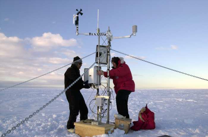 Weather instruments and GPS recording equipment were set up on the B-15 iceberg