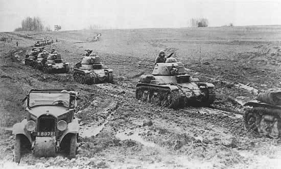 French R35s on the march. Their flaws and shortcomings tended to get projected onto the French tank force as a whole.