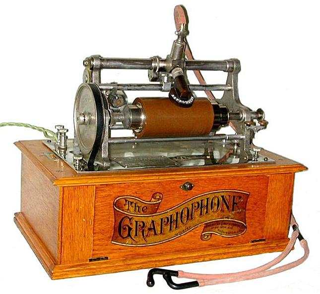 The Graphophone playing a Bell-Tainter 6" x 1-5/16" ozocerite wax cylinder, as used on the early treadle machines.