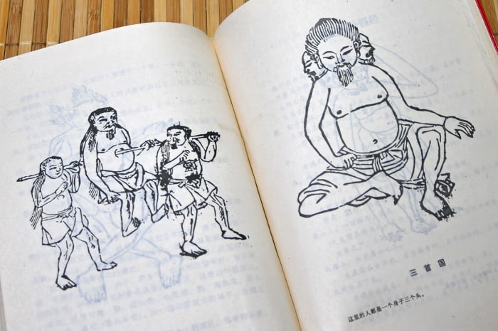 Apart from monsters, Shan Hai Jing also lists many tribes of strange humans. For examples, those with multiple heads and those with gaping holes in their chest.