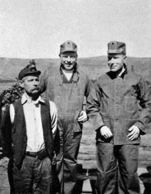 Left to right: Valdez miner Archie Dennison, future Canadian prime minister Mackenzie King, and Rockefeller Jr.
