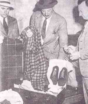 Image of the suitcase belonging to The Somerton Man, found at Adelaide railway station. From left to right are detectives Dave Bartlett, Lionel Leane, and Len Brown.