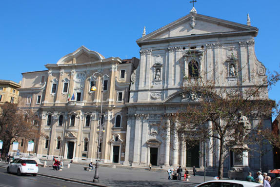 The Chiesa Nuova is on the right and the next to it is the Casa dei Filippini, or House of the Oratorians, designed by the architect Borromini.