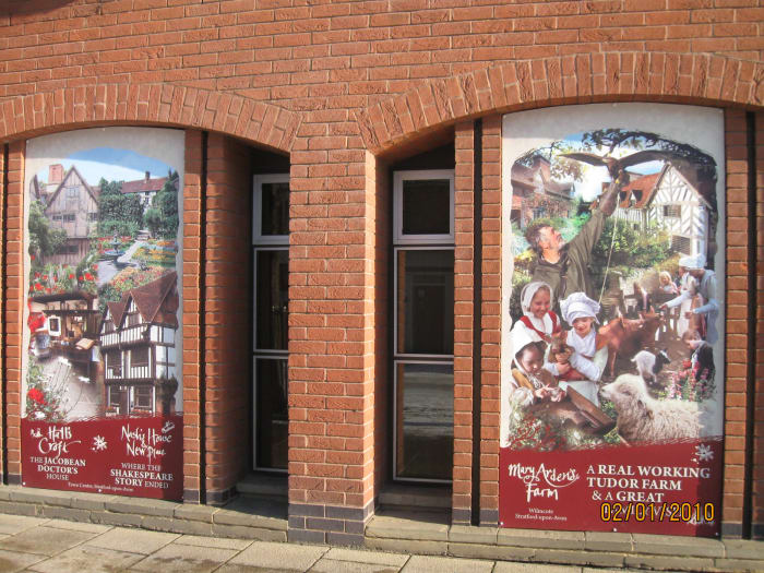 Shakespeare ' s Birthplace Visitor Centre. Shakespeare ' s Stratford. Copyright Tricia Mason 2010