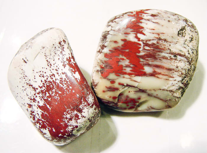 Cinnabar och ett mineral som kallas alunit