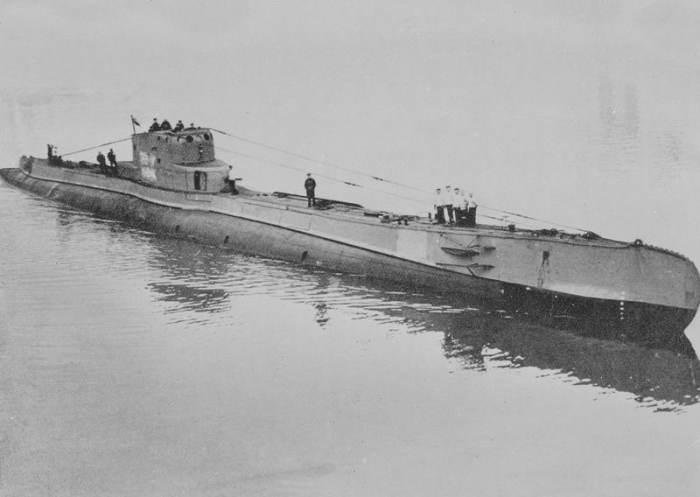 WW2: The Polish submarine ORP Orzel escaped from Tallinn in then-neutral Estonia. The Soviet Union used the incident as a pretext to justify the eventual annexation of Estonia.