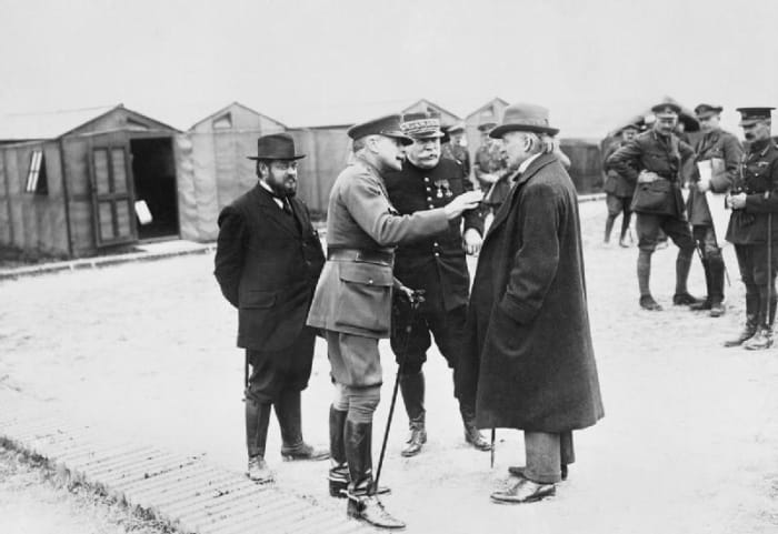 World War One: General Sir Douglas Haig (second from left) talking with Lloyd George (1916).