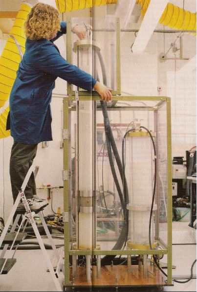 A shot of the column with saltwater on the bottom and hydrates forming on top.