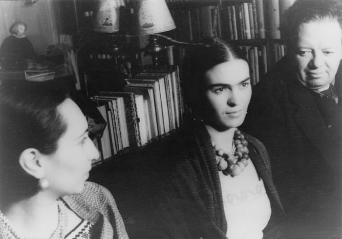 Frida Kahlo, center, sits next to her husband, Diego Rivera, far right.