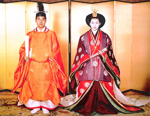 The last remnants of Heian dress, on display for the Emperor's wedding to Empress Michiko in 1959. Imperial wedding portraits and coronations are performed in Heian high ceremonial dress. Notice the cross-collared robes under the round-necked robe.