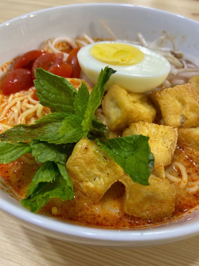 Malaysian Curry Laksa Recipe (Kari Laksa) - Delishably - Food and Drink