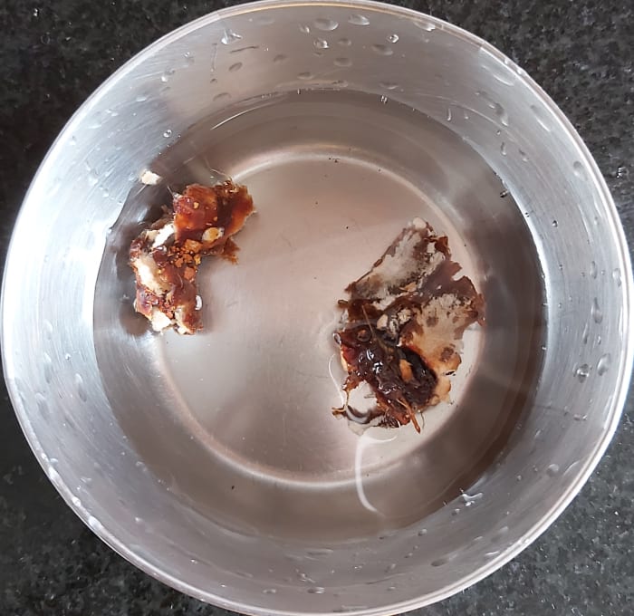 In a bowl, add 1 teaspoon of tamarind pulp, add a little water, and soak for 10-15 minutes. (Soaking will soften the tamarind. Skip this step if you are using tamarind paste.)