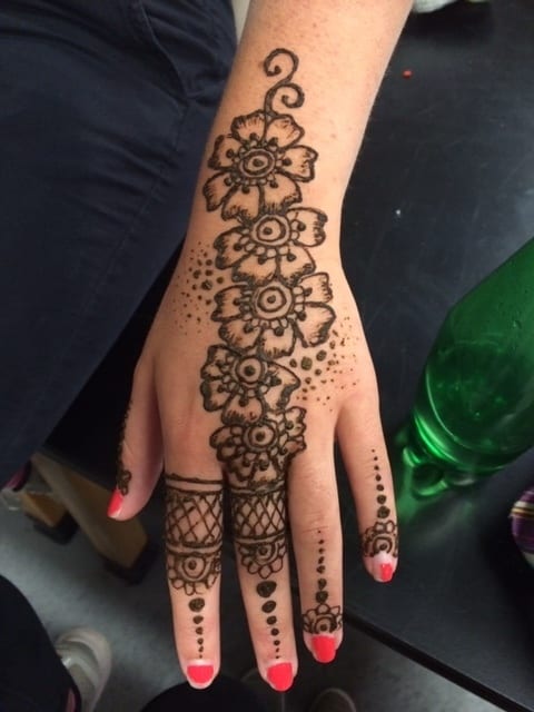 This is an example of Gulf style, with thicker application and the design growing up on one finger in one direction.