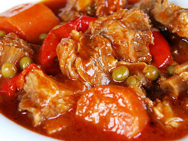 Kalderetang Baka (Filipino Beef Stew) - Delishably - Food and Drink
