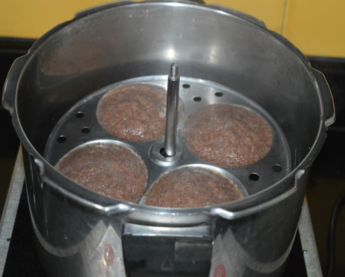 Step five: Cook for 12 minutes over medium-high heat. Turn off the heat. Allow the steamer as is for 2 minutes.