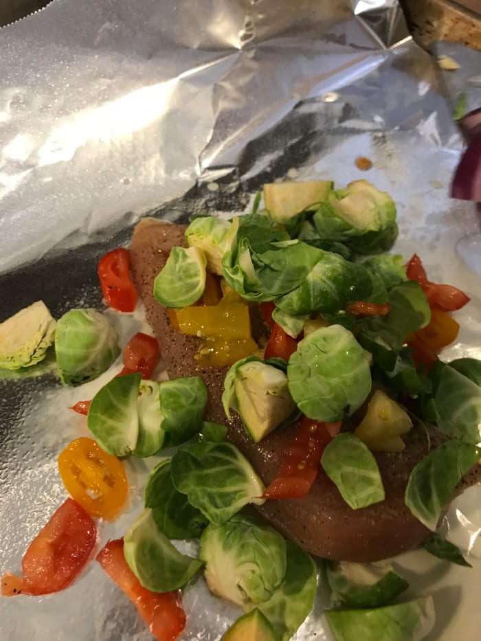 As far as beautiful food goes, this lemon chicken en papillote recipe is at the top of the list. The multiple colors from the vegetables make one of the most visually appealing dishes there is - and with almost no effort.