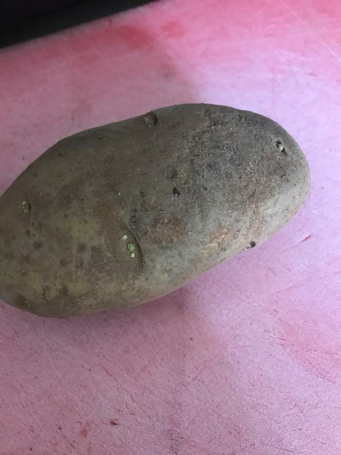 You can pick Yukon Gold potatoes if you'd like, but I always have Russet potatoes on hand, so I use them most of the time. Starchier potatoes are better for this recipe, so avoid the waxy varieties.