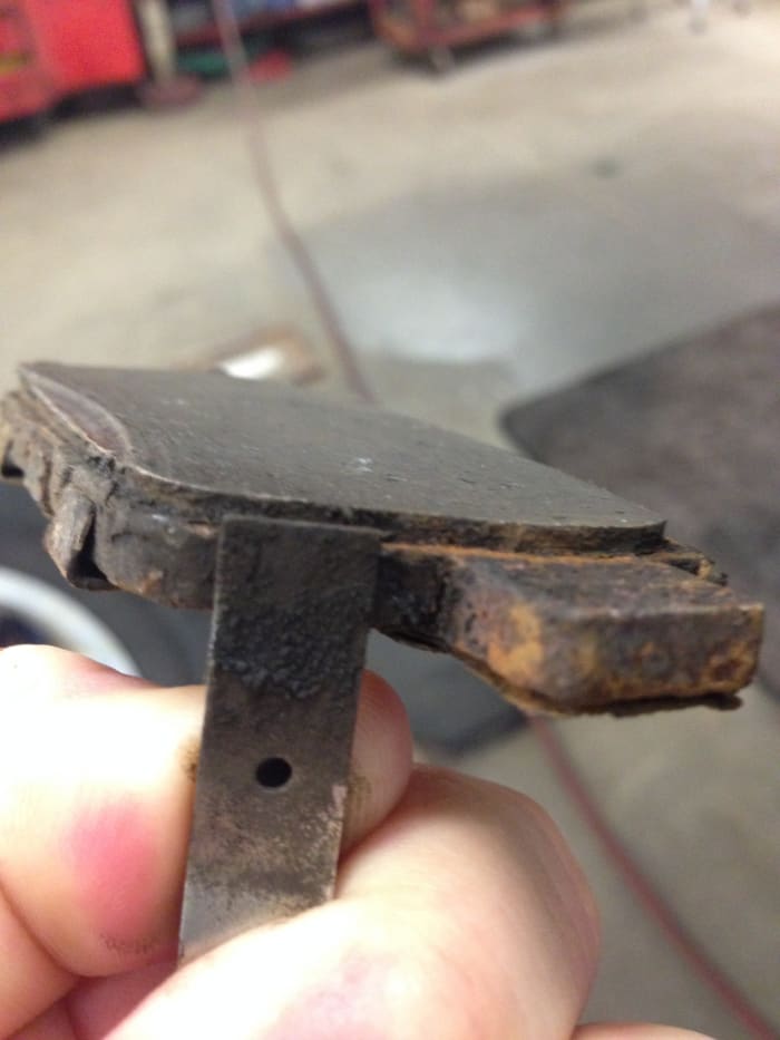 Does brake retainer clips tell you if your brake pads are worn out? : r ...