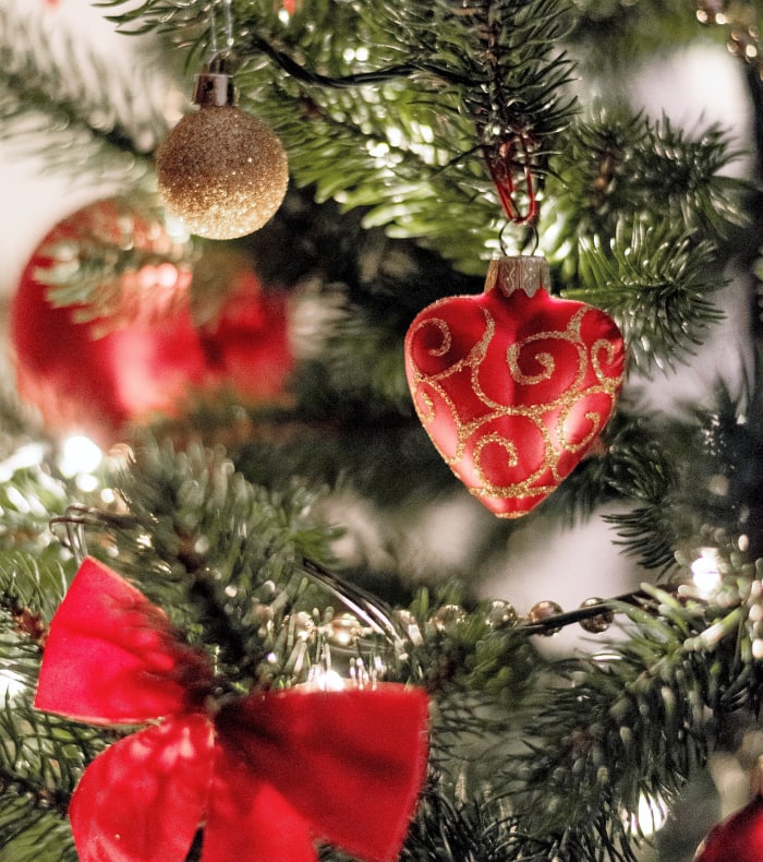 Christmas tree decorations can be beautiful, but dog safety needs to be kept in mind when choosing them.