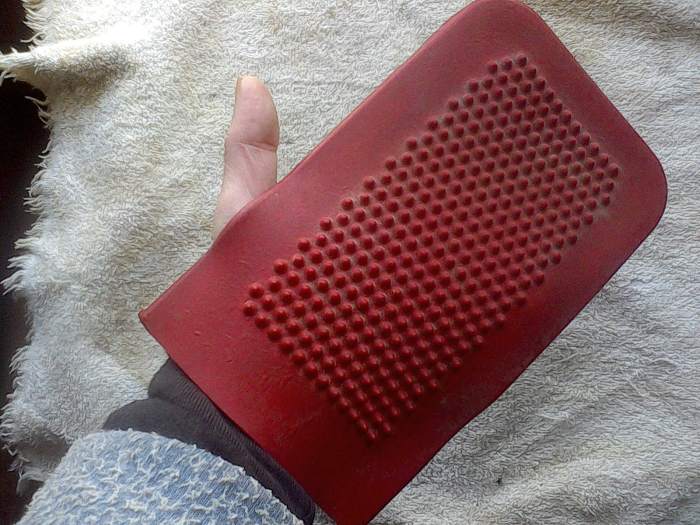 This popular style of rubber glove style brush is made to fit on either left hand or right. It will give the short-haired animal a glossy coat.